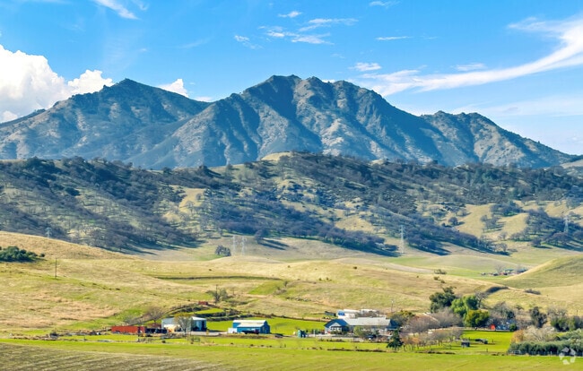 West of Tracy are the Diablo Range foothills, home to numerous hiking trails.
