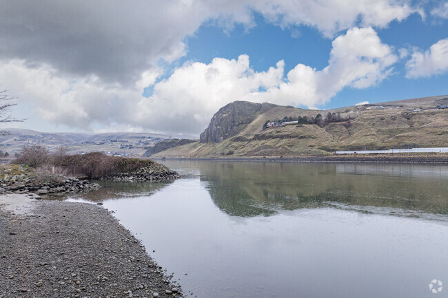 The Snake River provides lots of outdoor activities for the locals.