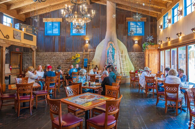 Enjoy lunch with friends at the historic Church St Cafe in Huning Castle.