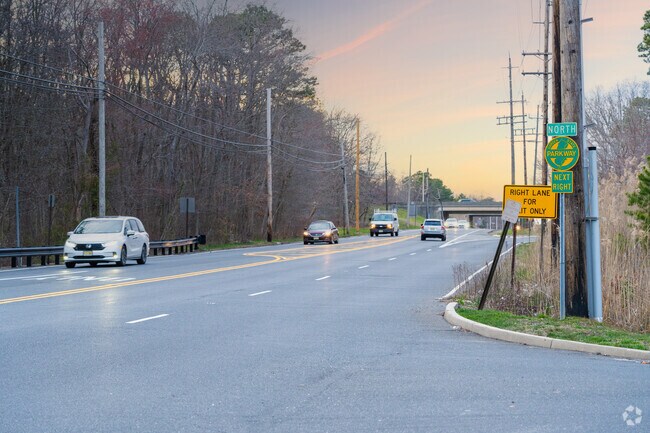 Deal, NJ residents can jump on the Garden State Parkway for quick commuting.