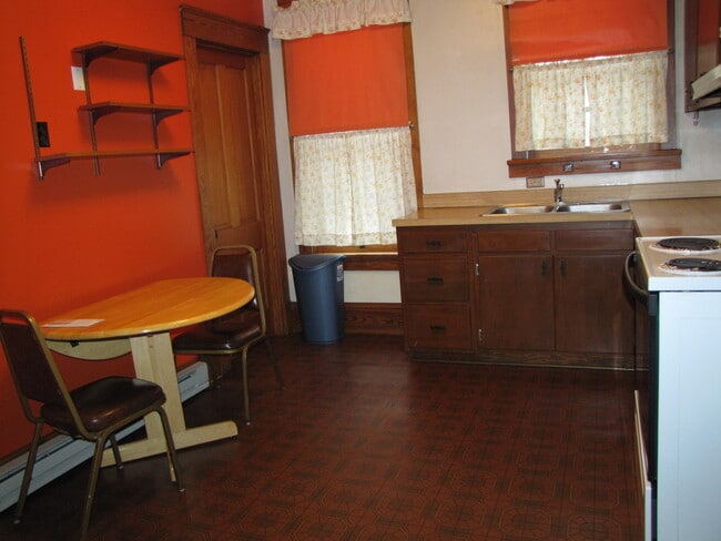 318 S Burrowes St unit 318 B, State College, PA 16801 - photo 3