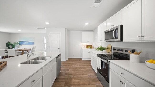 1026 Lakes Blvd, Brunswick, GA 31525 - photo 5