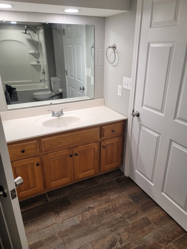 327 S Hocker Ave unit R, Independence, MO 64050 - photo 6