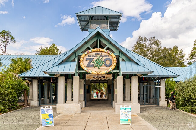 Broaden your horizons at the Baton Rouge Zoo, a popular destination for families and school trips.
