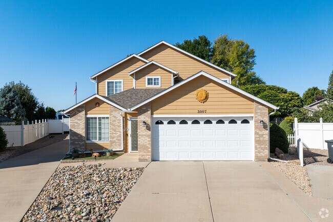 New Traditional homes make up much of the housing in Lake Minnequa.