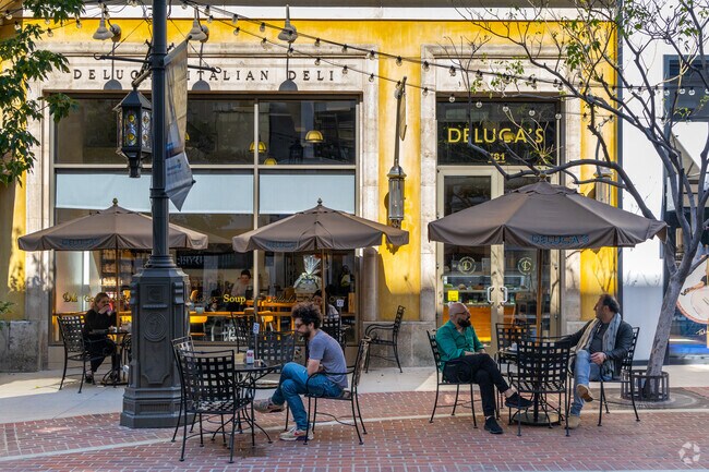 There are plenty of outdoor dining options in Pacific-Edison.