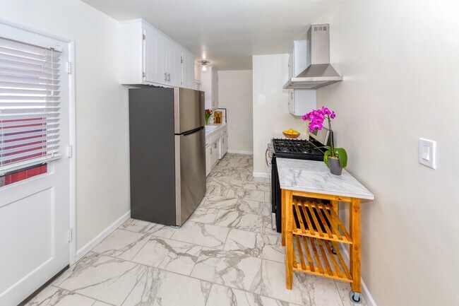 2232 S Carmelina Ave, Los Angeles, CA 90064 - photo 3