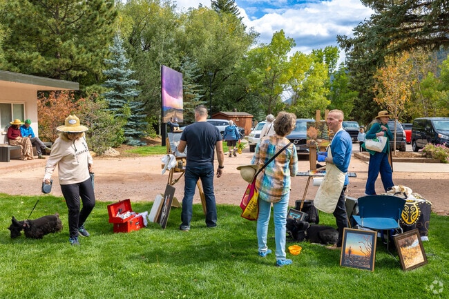 Green Mountain Falls residents meet the local artists at the Annual Farm & Art Market.