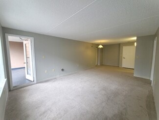 1 S Point Dr Unit 1, Boston, MA 02125
