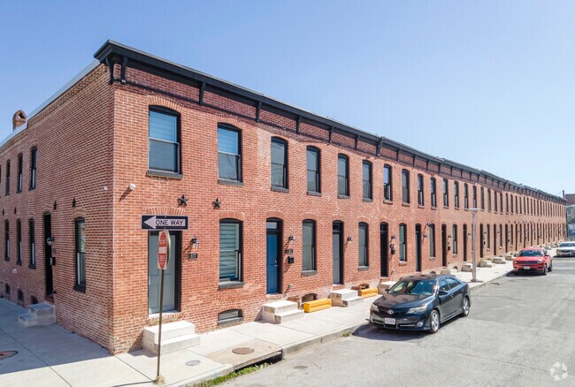 Residents enjoy the cozy ambiance of the townhouses that define Middle East's neighborhoods.