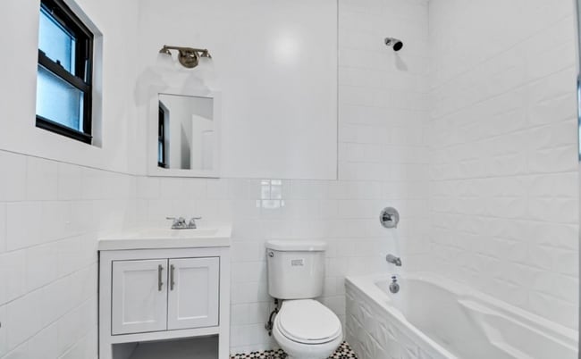 1842 Hunt Ave unit 2nd Floor, Bronx, NY 10462 - photo 3