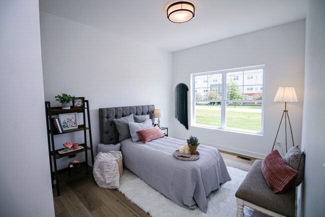 second bedroom.jpg