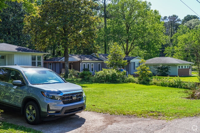 Presley Heights features a mix of home styles, including cozy cottages, classic ranch homes, and mid-century traditional designs that reflect the neighborhood’s history.