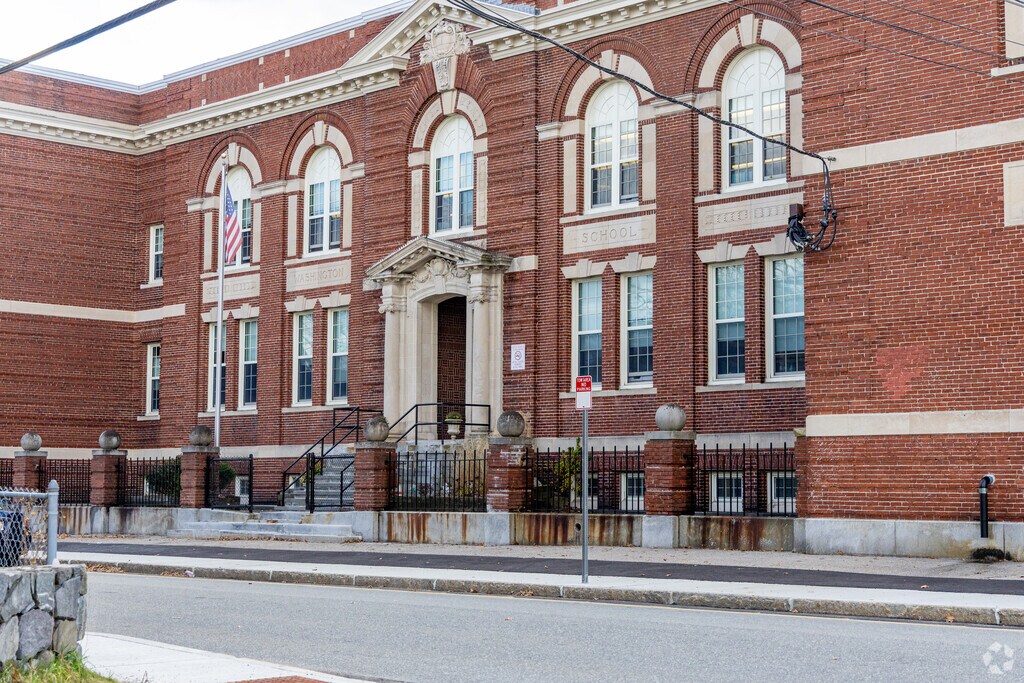 Washington Elementary School is located in Lowell, MA.