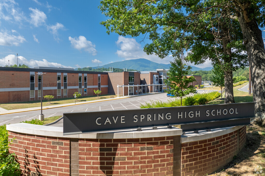 The entrance of Cave Spring High School.