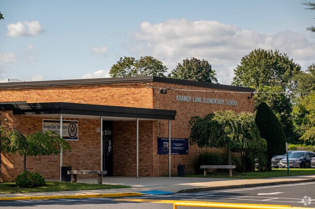 Kramer Lane Elementary School has 389 students in K-5 with a student-teacher ratio of 14:1.