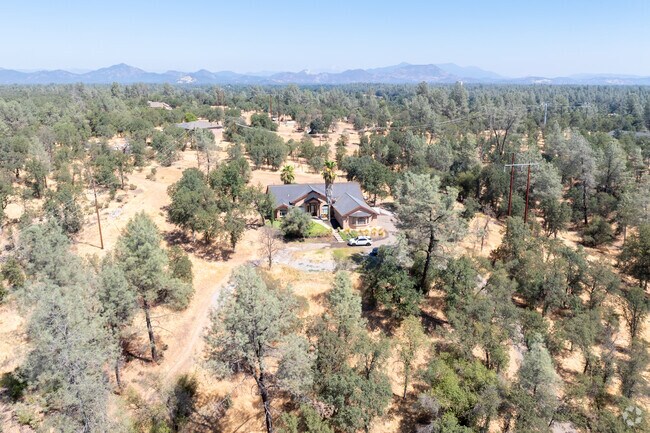 There are homes on larger properties in the Simpson University Region.