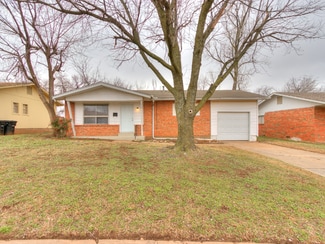 912 NW 24th St, Moore, OK 73160