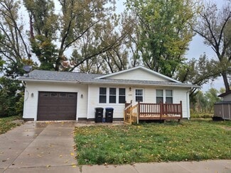 1205 Parkview Dr, Marion, IA 52302