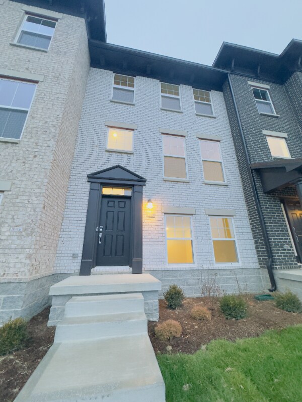 4883 Gilbert Dr, Noblesville, IN 46062