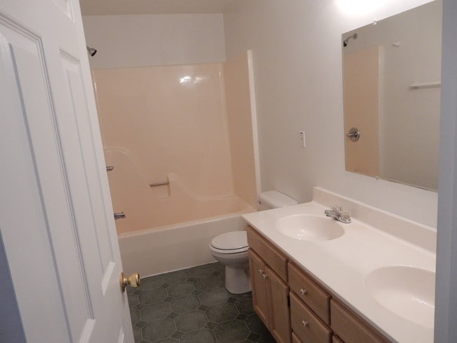 124 Forest Meadow Ln unit 3, New Tazewell, TN 37825 - photo 6