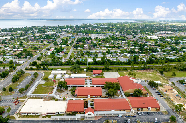 Lucille Moore Elementary has a student teacher ratio of 14:1.