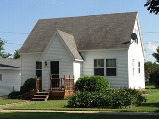 212 Brown St W, Comfrey, MN 56019