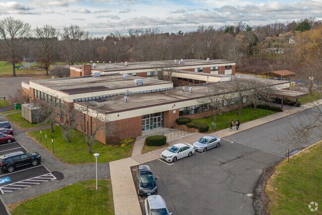 Discover great faculty at Thomas Hooker Elementary School.