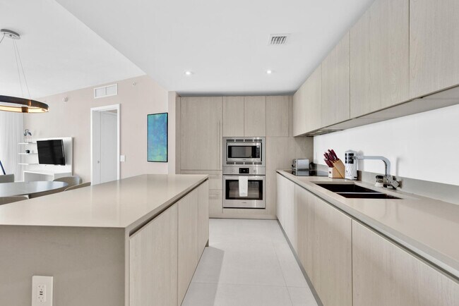 4011 S Ocean Dr unit FL30-ID1049805P, Hollywood, FL 33019 - photo 7