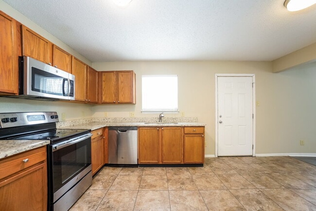 9033 Southernwood Way, Indianapolis, IN 46231 - photo 6