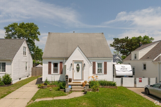 Homes make up 72 percent of the property mix in Kenilworth.