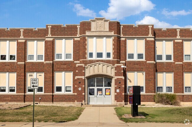 Lewis & Clark Junior High School in Wood River gets a rating of 2/10 from GreatSchools.com.