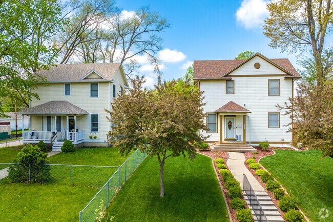 Simpler cottage-style homes are scattered throughout River Bend as well.