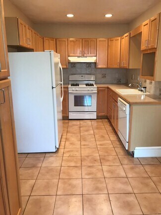 1714 Beacon St Unit 2, Brookline, MA 02445