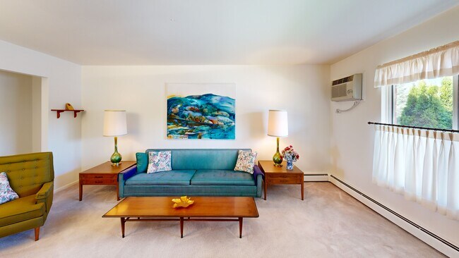 25208 Franklin Terrace unit 4, South Lyon, MI 48178 - photo 2