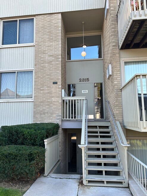 2 Bedroom near Packard and Stadium ,Newly remodeled bathroom,heating and water included,