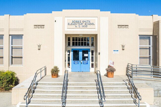 Bobbie Smith Elementary School entrance is located in Sunrise, CA.