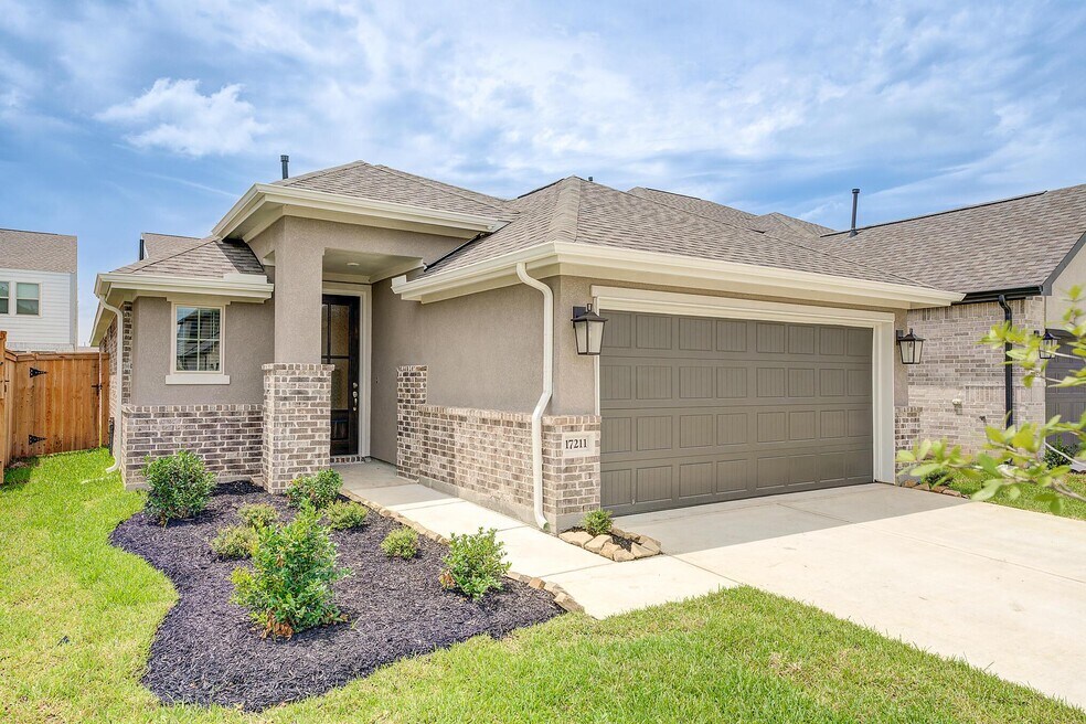 110 Orange Blossom Ct unit 38028579, Mont Belvieu, TX 77535 - photo 1