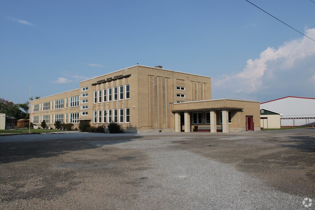 School building at Rougon Elementary School in Pointe Coupee Parish, Rougon LA