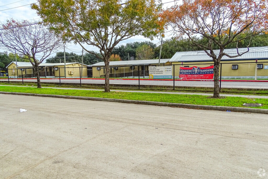 Kashmere Gardens Elementary School provides education in the neighborhood of 
Kashmere Gardens.