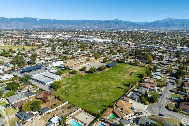 The Ulysses Grant Elementary School offers a sprawling campus when viewed from above.