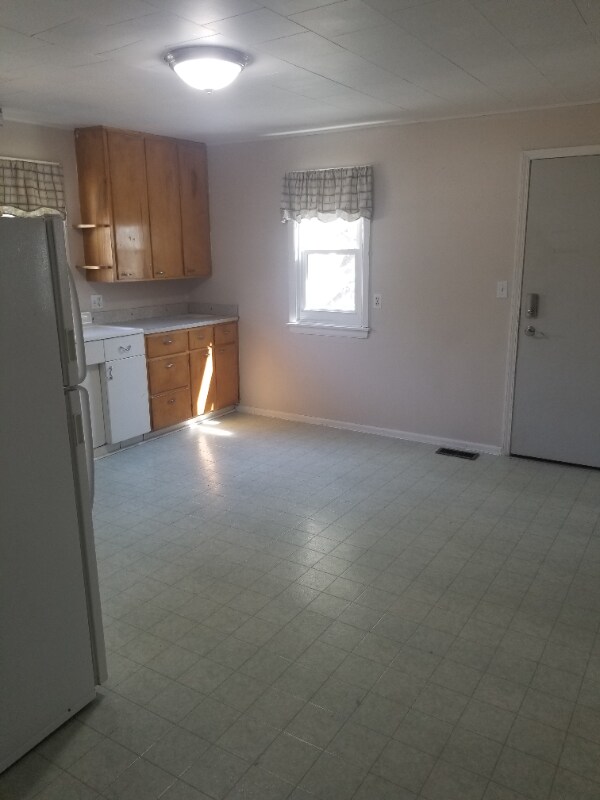 622 3rd Ave E, Culbertson, MT 59218 - photo 5