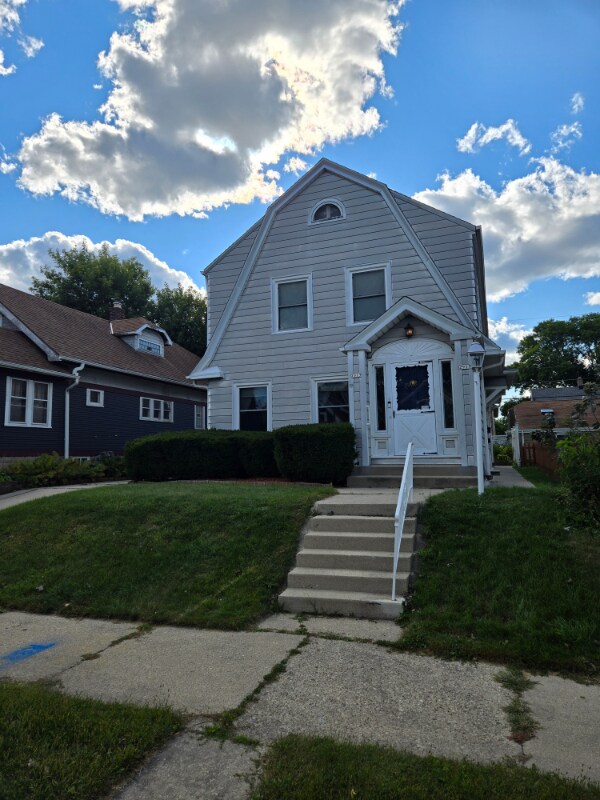 2913 N 55th St, Milwaukee, WI 53210