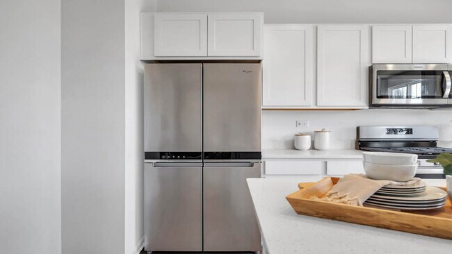 289 Charlestowne Lake Dr, Saint Charles, IL 60174 - photo 4