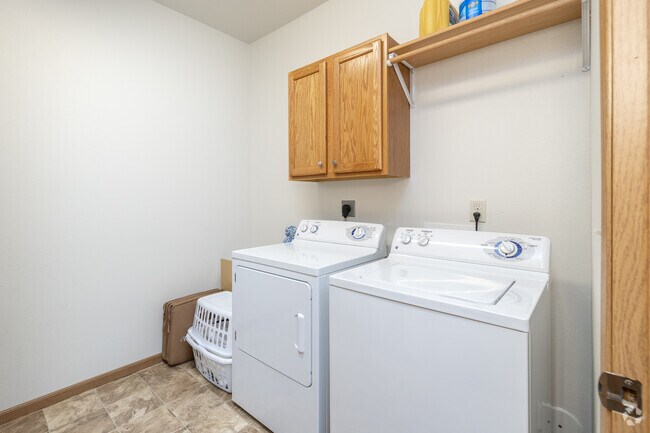 2BR, 1BA - 1,200SF - Laundry