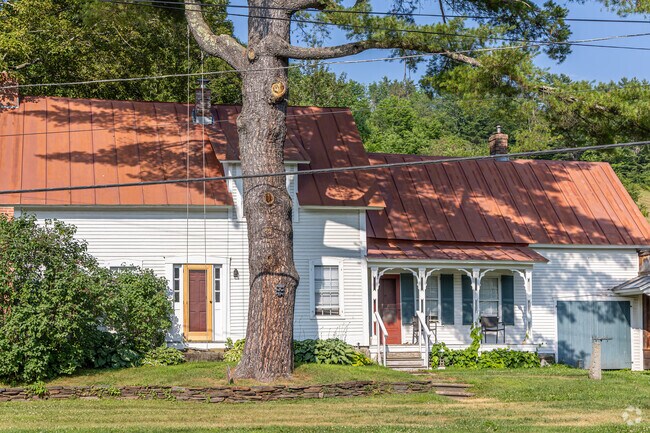 You can find homes in Strafford with tree swings and front porches.