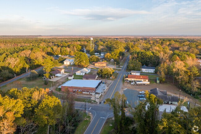 Ida-Hosston’s downtown blends small-town charm with natural scenery.