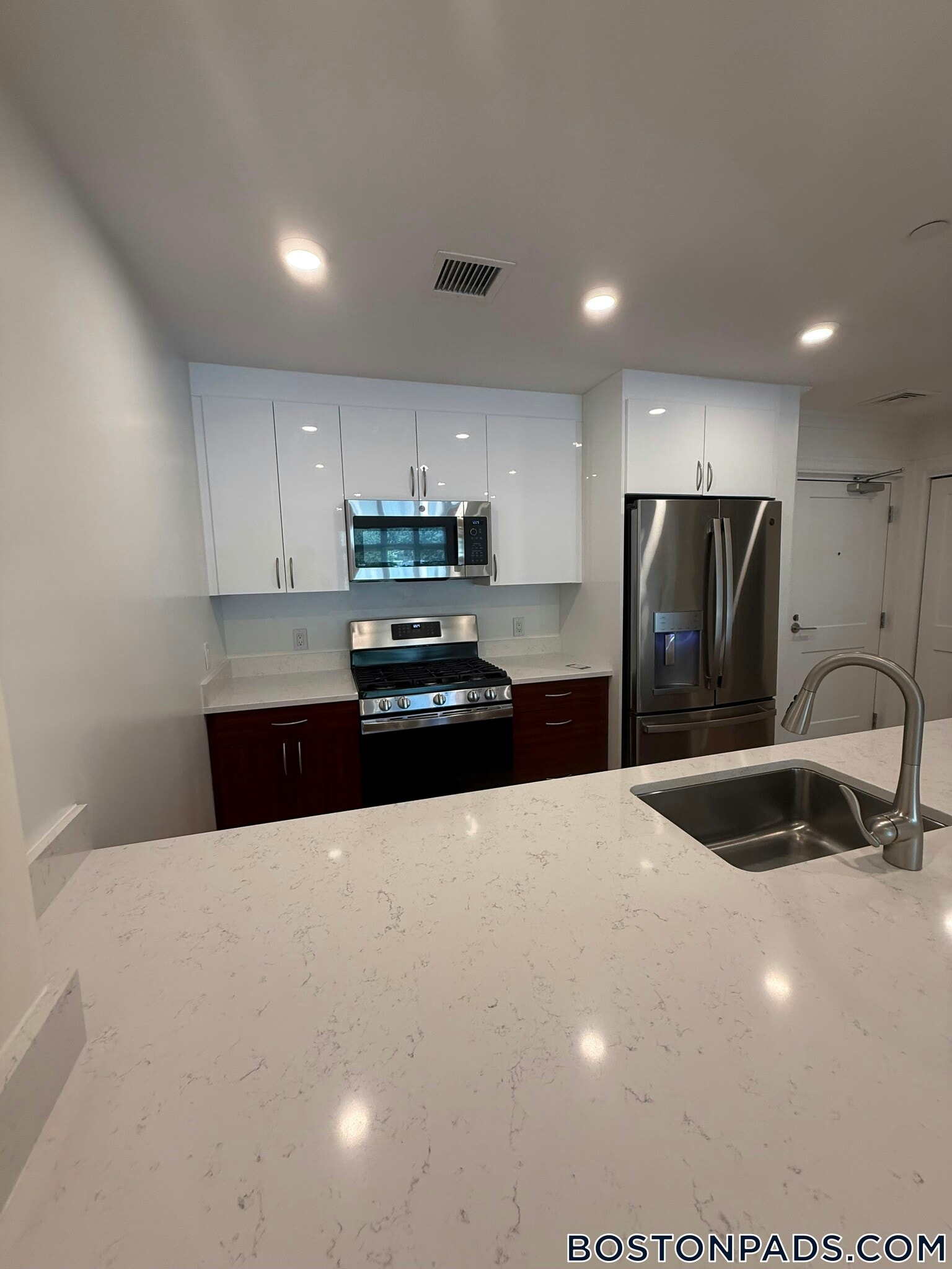 120 Gerry Rd unit 307, Chestnut Hill, MA 02467 - photo 1