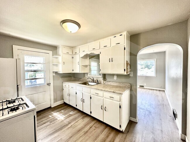 1210 West St, Des Moines, IA 50315 - photo 7