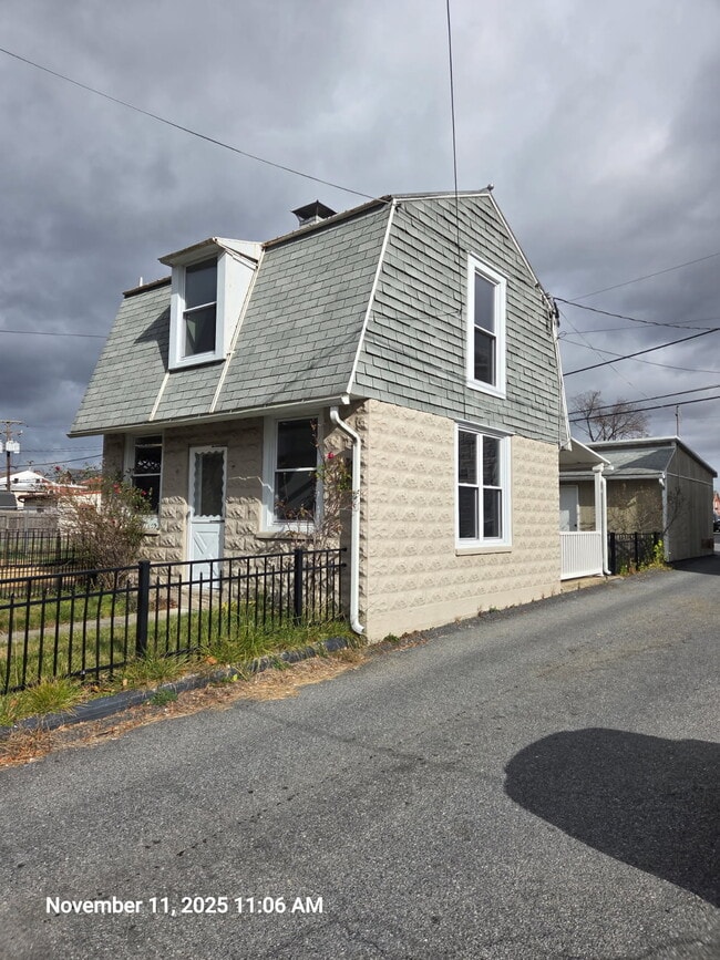 15 N Richmond St, Fleetwood, PA 19522